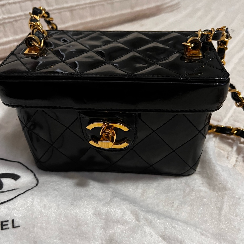 Chanel authentic 1991-1994. In good condition.